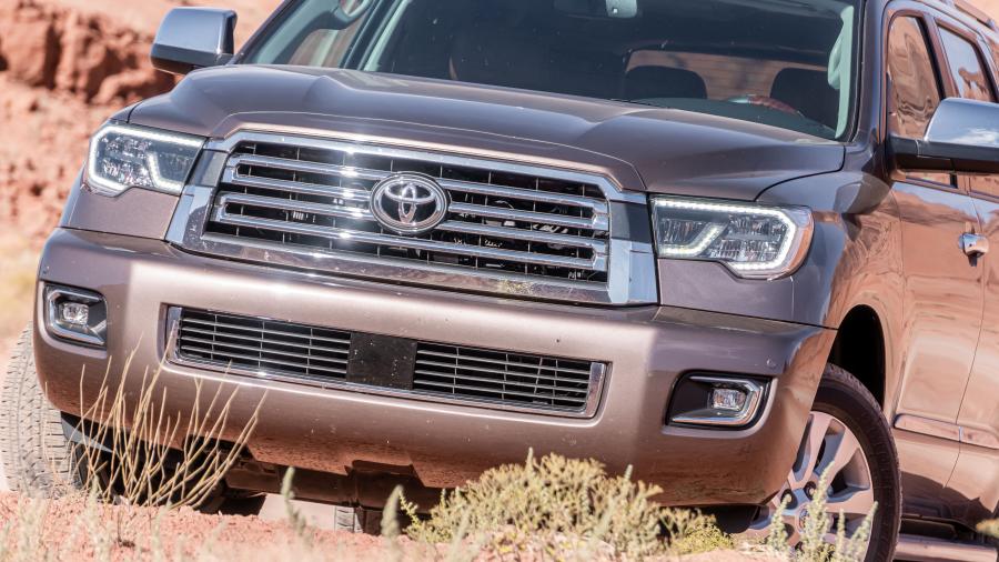 Детали экстерьера Toyota Sequoia Platinum 2017 года  (фото 15 из 30)
